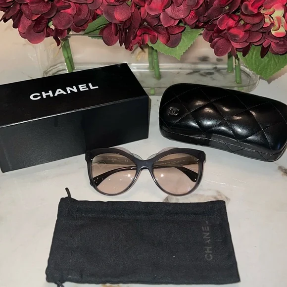 EUC CHANEL Cat Eye Olive Sunglasses 71186A is available for  display picture 3